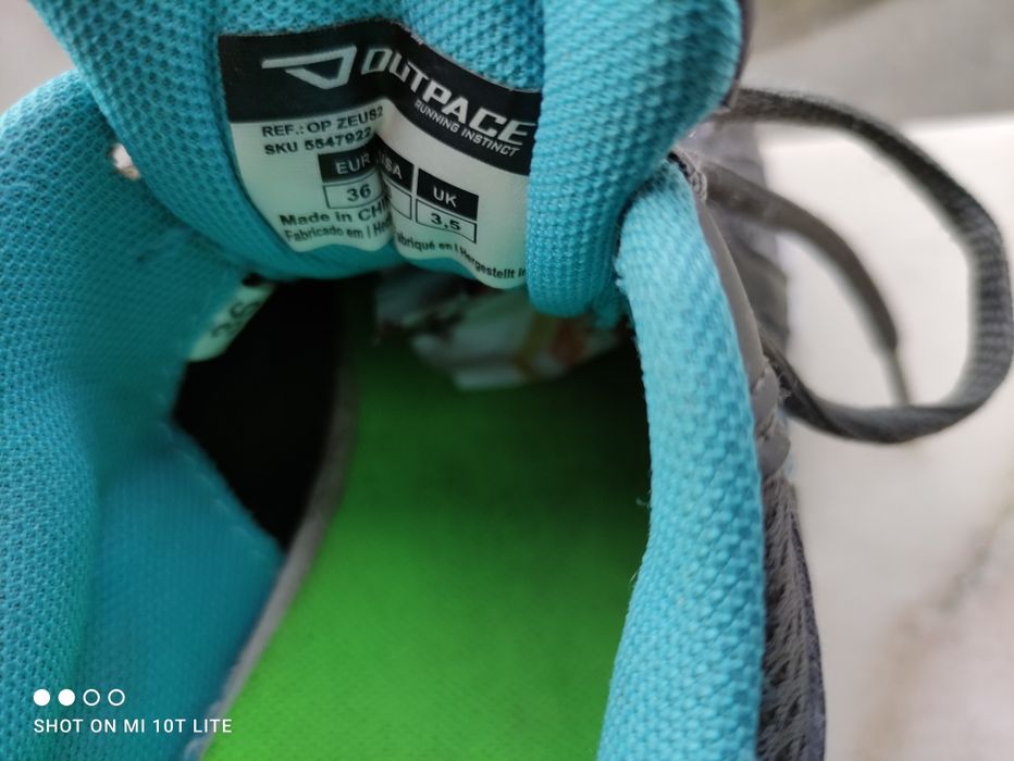 Sapatilhas cinzentas