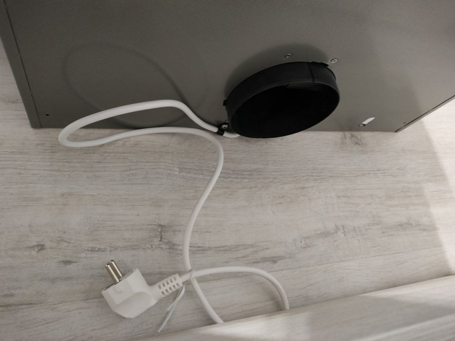 Nowy srebrny okap Amica