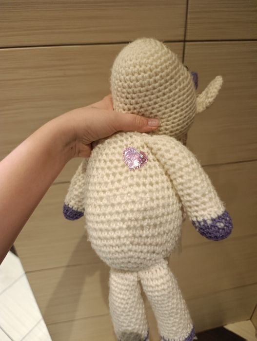 Oddaje plyszanke jednorożca