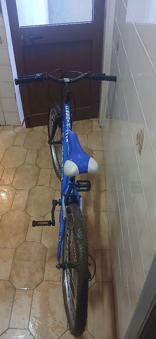 Bicicleta azul clara