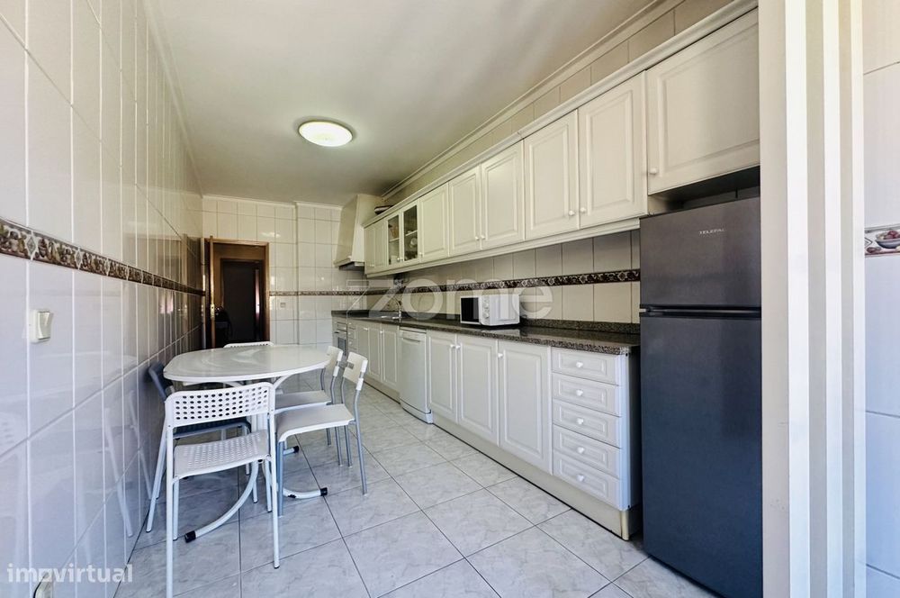 Apartamento T4 Com Garagem Fechada Em São Vitor - Braga