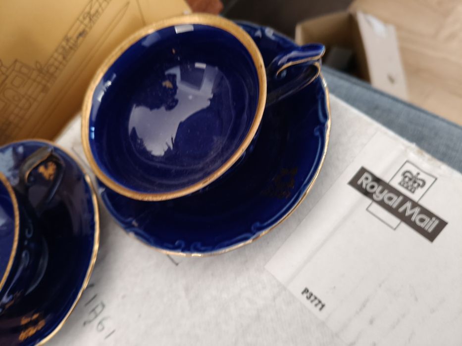 Porcelanowy Zestaw 2 filiżanek 3 spodków  i zakrywki
