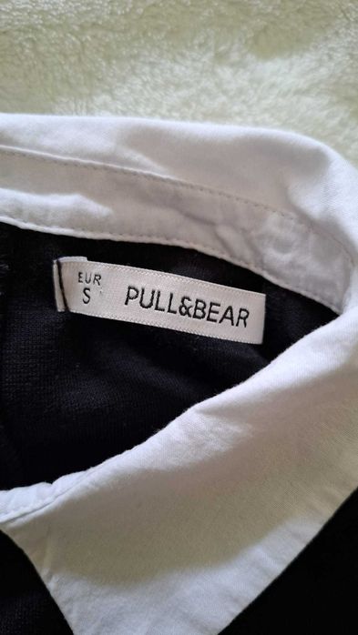 Top elegante preto com colarinho branco da pull & bear