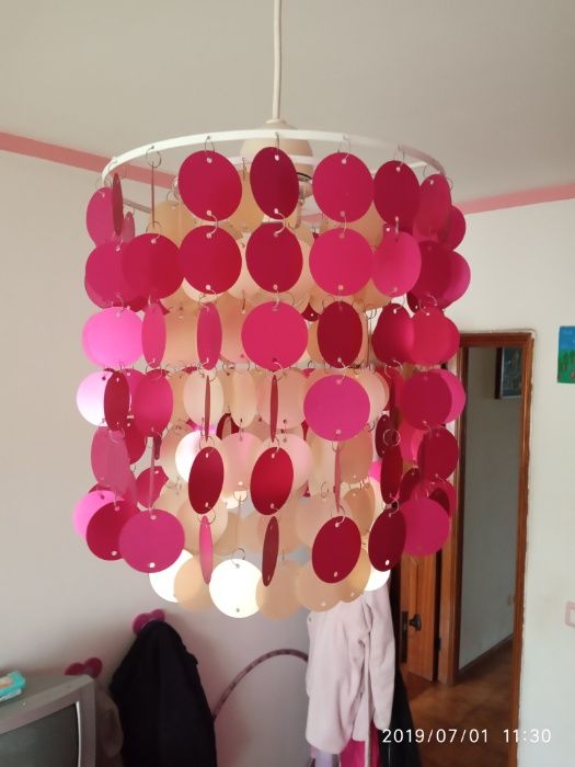 Candeeiro teto rosa e branco