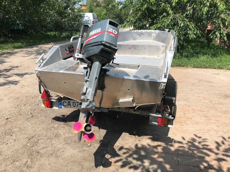 Лодка Катер Север 380