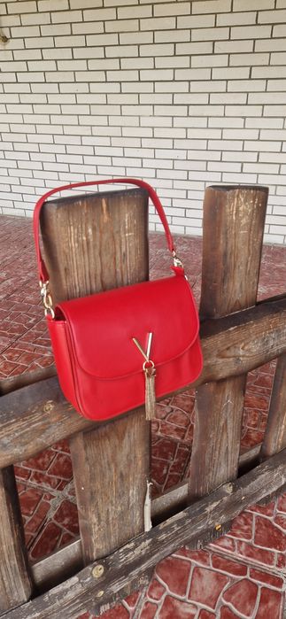 Сумка Valentino оригинал красного цвета