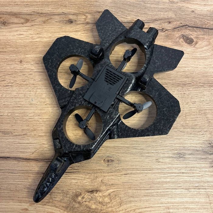 Іграшка-самоліт-квадрокоптер на радіоуправлінні