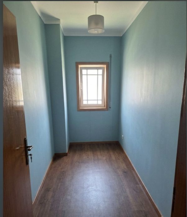 Excelente Apartamento T3+1 com Quintal Privativo e 2 Garagens – Oliveira S. Mateus, Famalicão