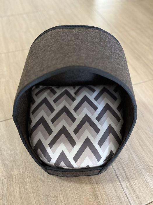 Лежанка-хатинка