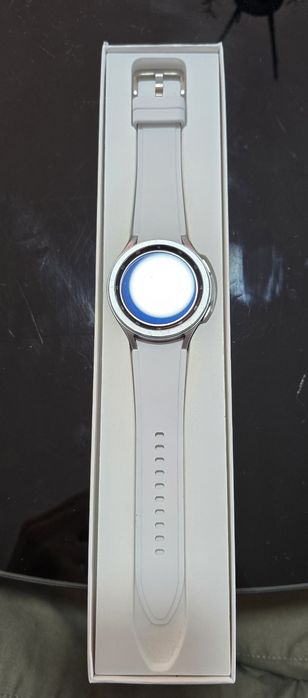 Samsung Galaxy Watch 4 Classic 46mm Bluetooth – Silver (Como Novo)