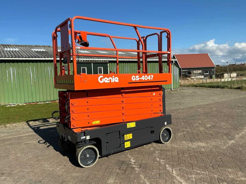 Plataforma elétrica de tesoura, marca Genie, altura de trabalho 14m