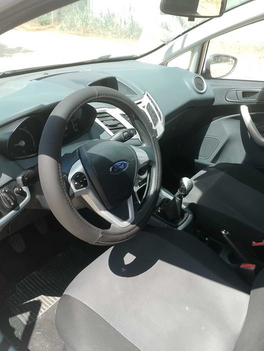 Ford fiesta 1.4 Tdci Titanium , versão de topo. Possibilidade de retoma!
