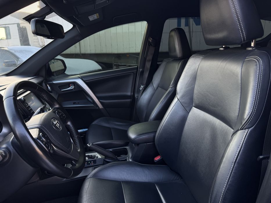 TOYOTA RAV4 повний привід офіційне авто