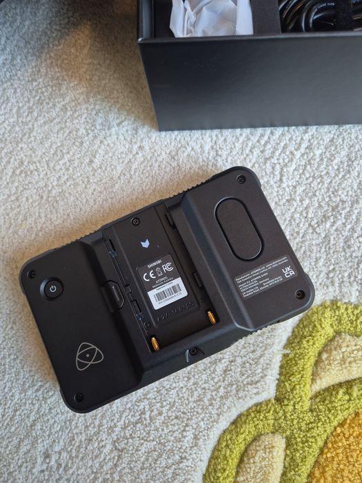 Monitor Atomos Shinobi 5" 4K HDR + Bateria + Adaptador Nato SmallRig