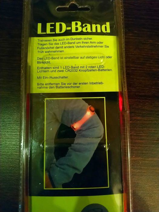 Świecąca opaska odblaskowa LED na ramię (lub nogę)