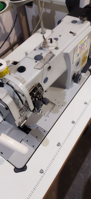 Máquina de costura triple arraste 2 agulhas.como nova.