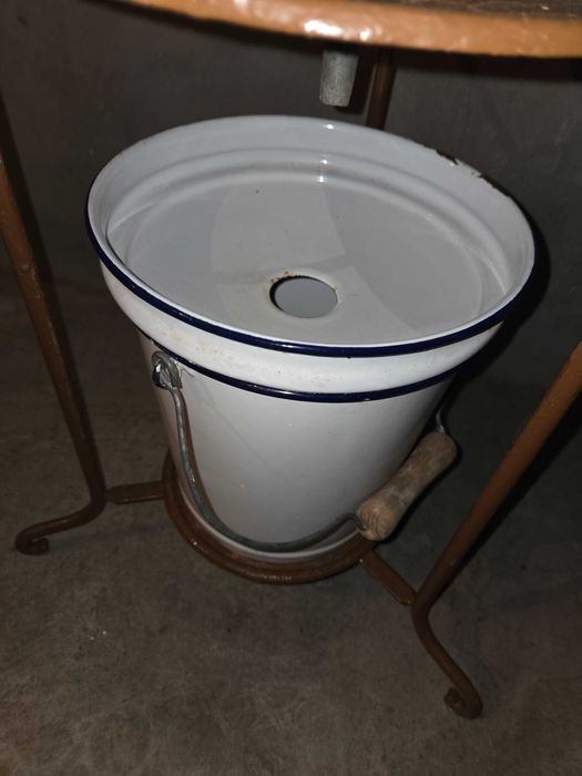 Antiguidade - Lavatório antigo em cerâmica com suporte