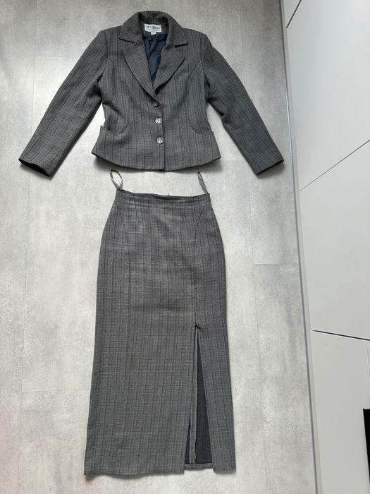 Kostium. Elegancki żakiet plus spodnica. Wartość 379 zł.