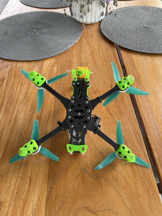 dron fpv 5’ mark5 analog 4s