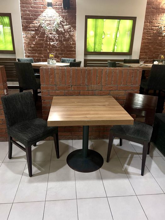 Stoły  80x80 + krzesła