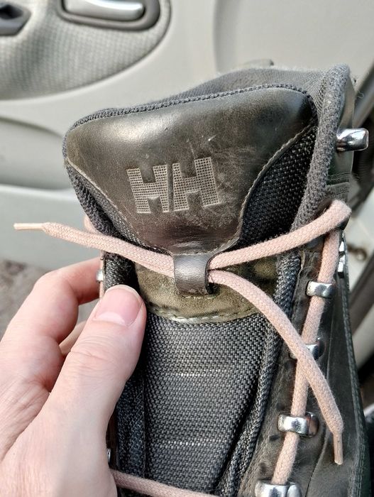 HELLY HANSEN. Markowe buty trekkingowe. Uszkodzone.