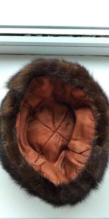 Шапка женская меховая бурая