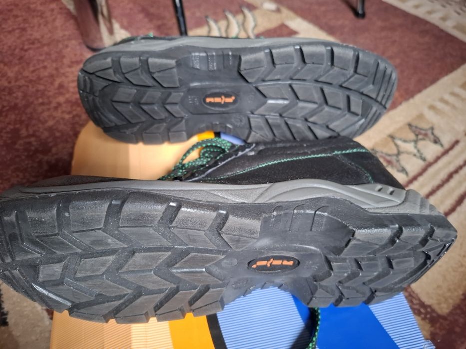 Brgrenland trzewiki buty robocze ocieplane roz 44