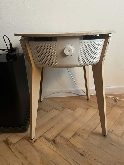Stolik IKEA STARKVIND z oczyszczaczem powietrza