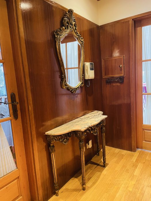 Credência/Móvel de Entrada e Espelho Clássicos em Madeira Dourada