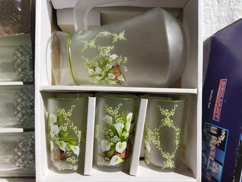 Набори скляної посуди.