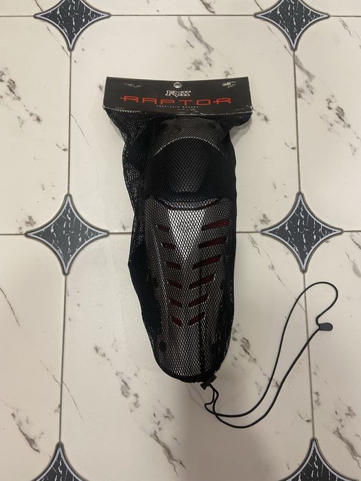 Продам наколенники FOX