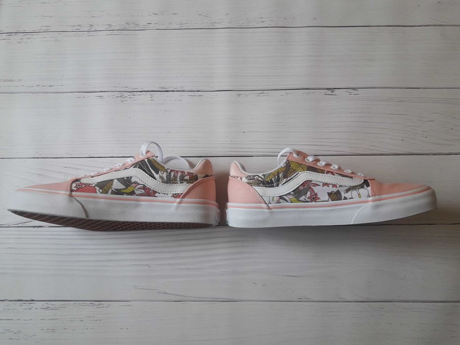 Стильные женские кеды vans