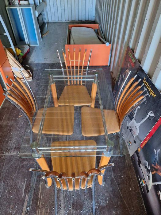 Кухонний набір в гарному стані.