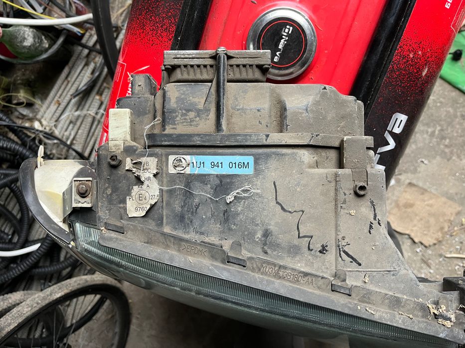 Права фара skoda octavia ксенон 1U1 941 016M