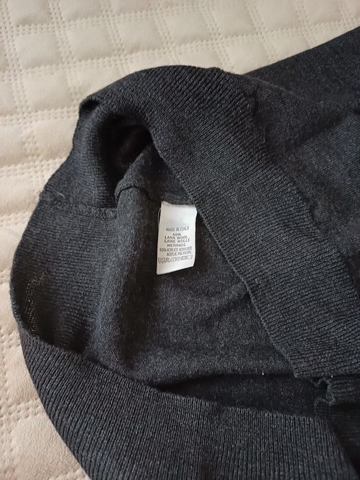 Szary sweter w serek 50%wełna merino L