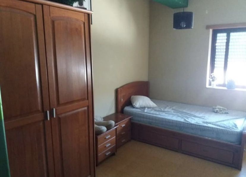 CAMA + ESTRADO + MESA de cabeceira