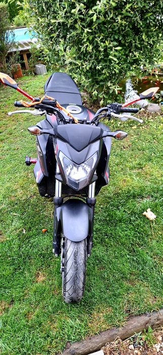 Honda cb 650 f .