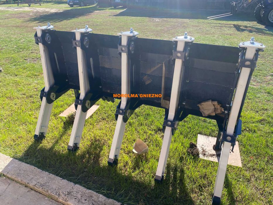 Brona leśna zgrabiarka do gałęzi drzew FK MACHINERY grabie leśne spych