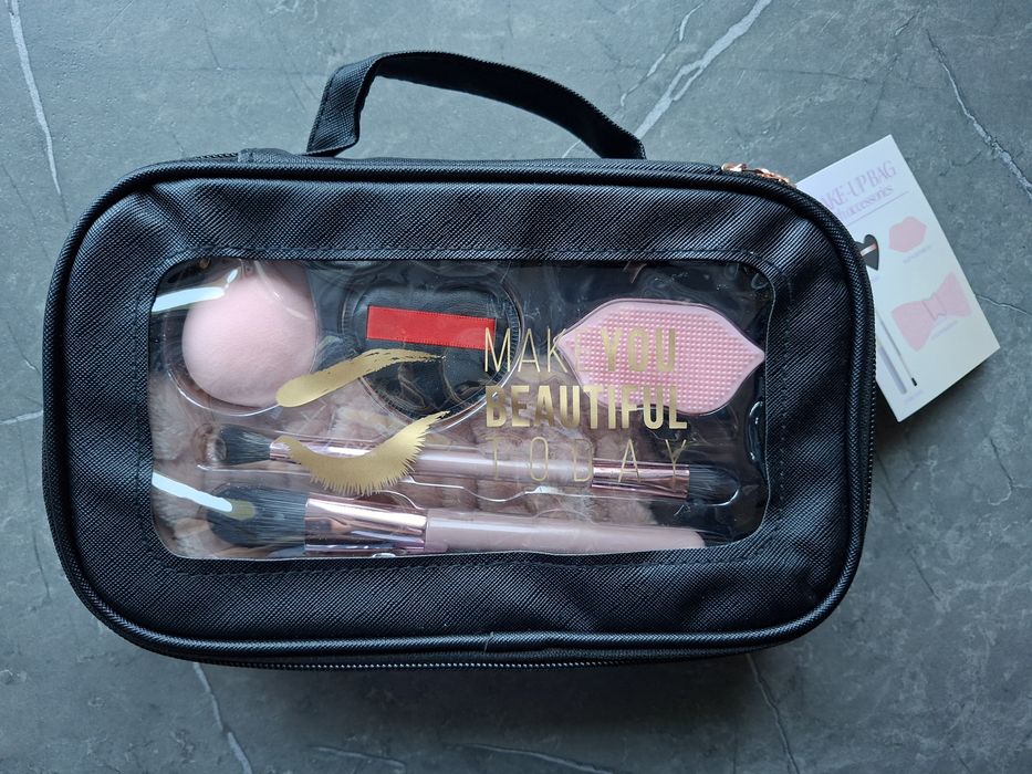Kosmetyczka z akcesoriami do makijażu - prezent - Nowe