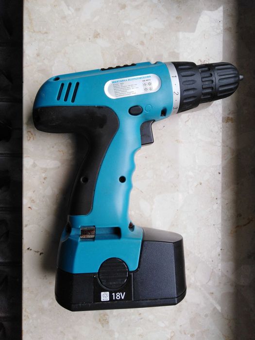 Wkrętarka Makita + 2 akumulatory + Alpha Tools + 2 akumulatory + ładowarka – sprawna do domu i garażu