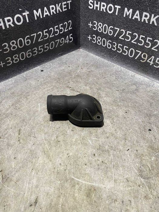 Кришка корпусу термостата Audi 80 100 A6 C4 2.0-2.3  034121121E