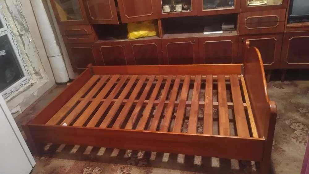 Деревянная кровать + ортопедический матрас. Комплект за - 8000 грн.