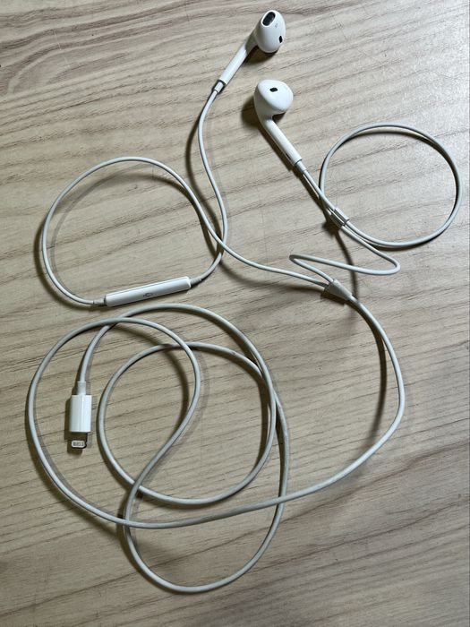 Apple EarPods lightning