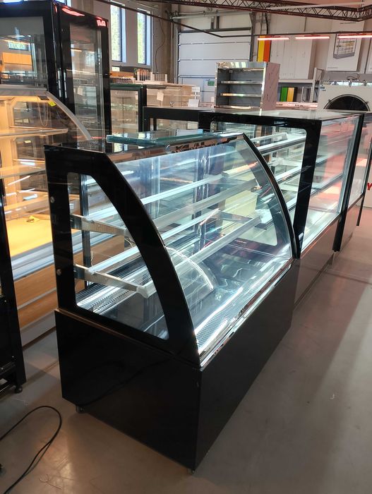 Witryna cukiernicza, Lada cukiernicza,