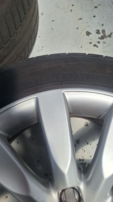 Vendo jantes com pneus 215/45 R16