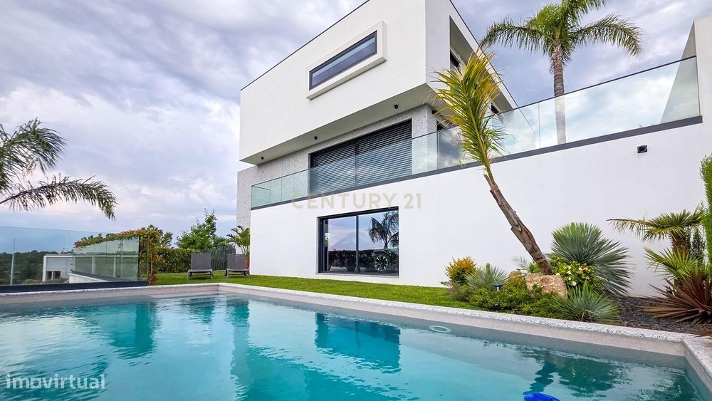 Moradia Contemporânea T4 com Piscina | Arquitetura Premium | Brufe, Vi