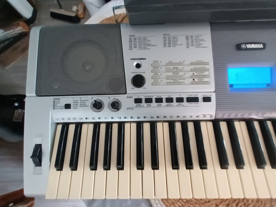 Keyboard Yamaha PSR E403 sprawny