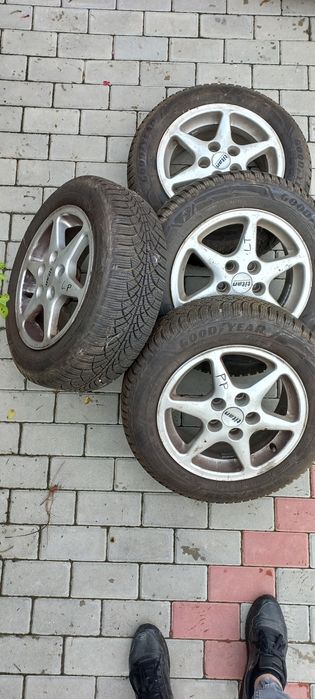 4 felgi aluminiowe z oponami  185/60r14 od VW Polo