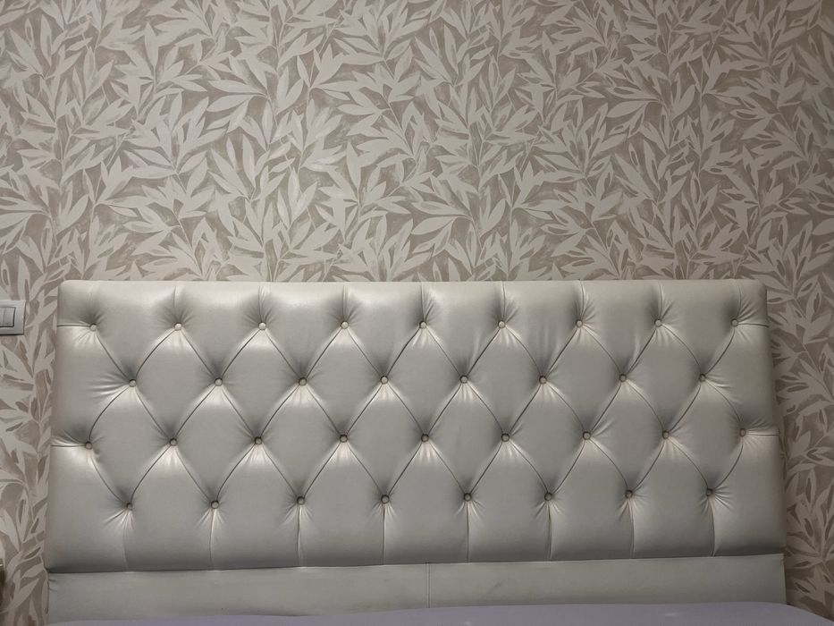 Cabeceira de cama de capitoné