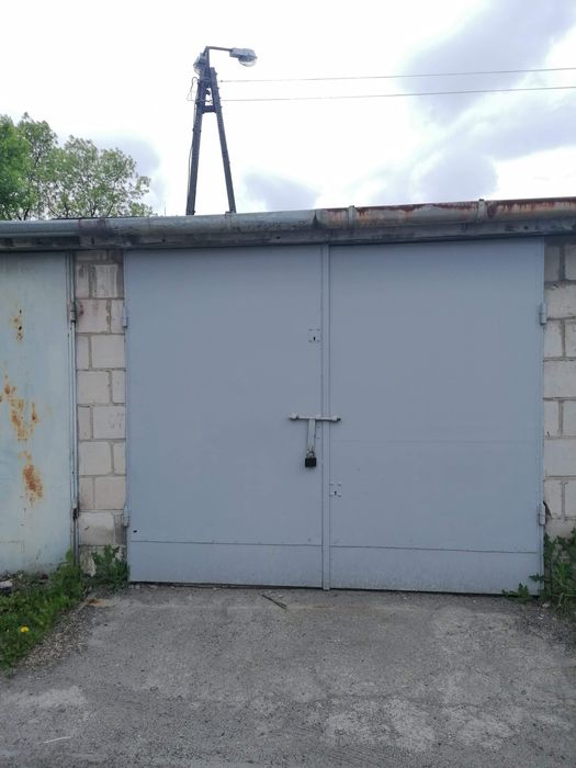 Garaż (ul startowa) murowany na Bronowicach